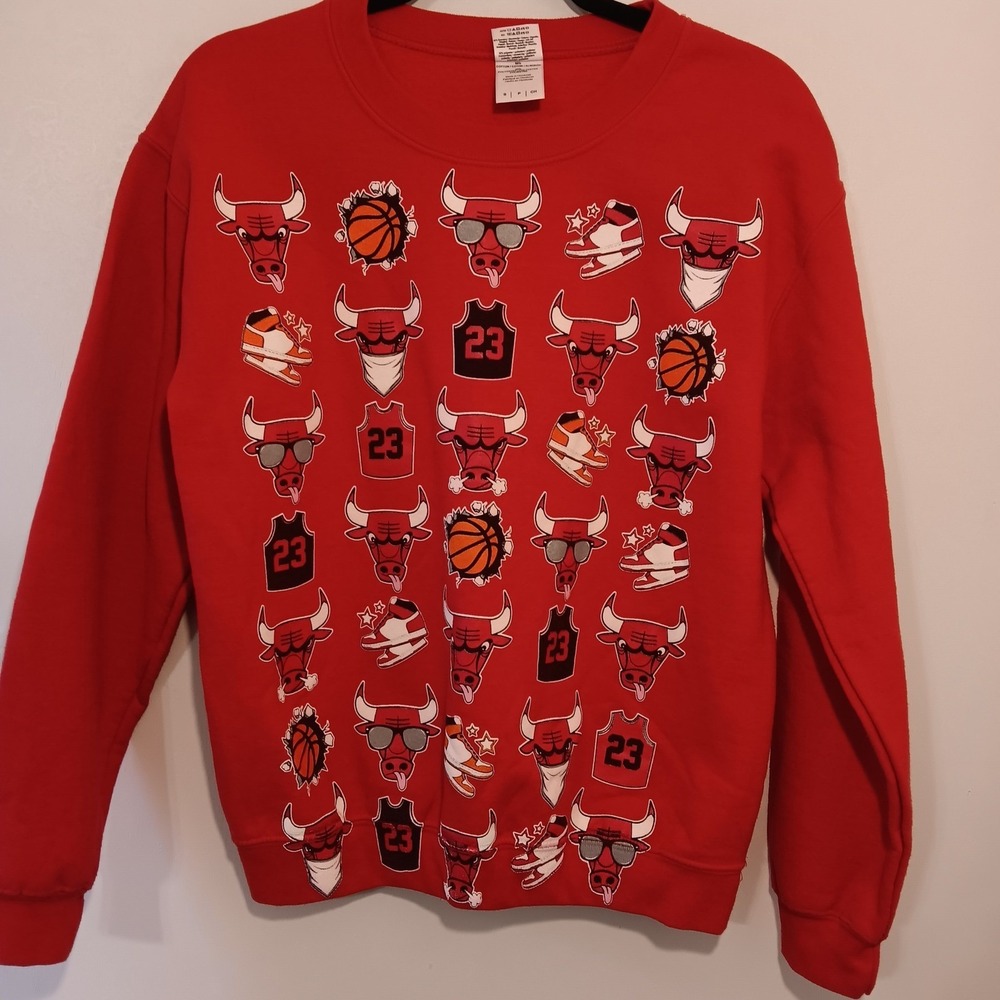 Chicago Bulls Sweatshirt Red NBA Basketball Graphic Print Sports Fan Adult